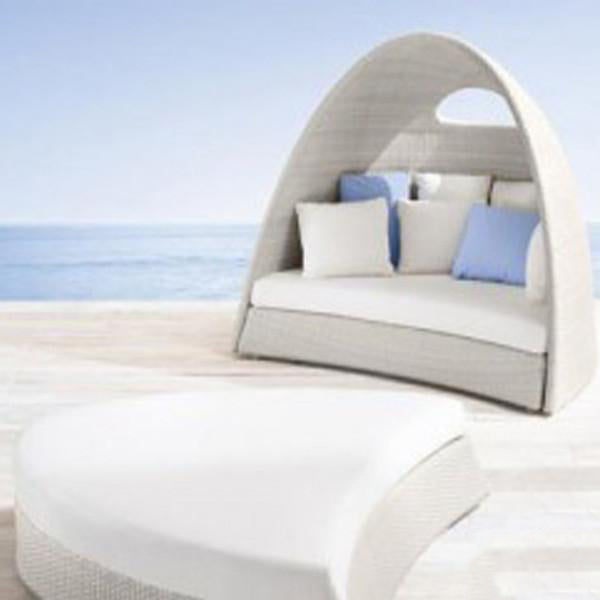 Outdoor Wicker Canopy Bed - Luxury