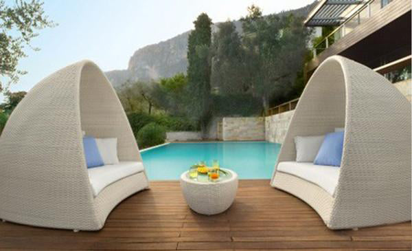 Outdoor Wicker Canopy Bed - Luxury